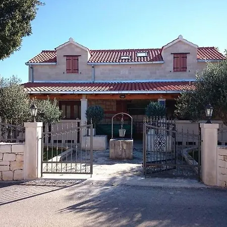 House Niksi בית נופש *