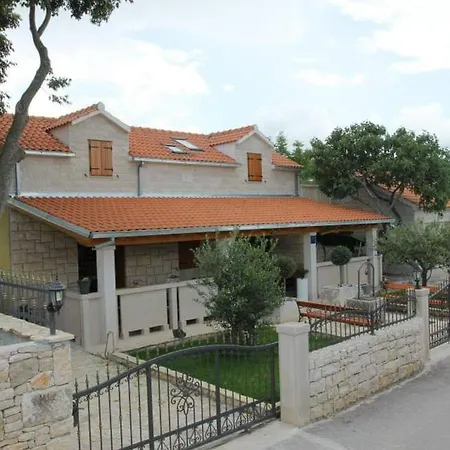 House Niksi Tatil Evi