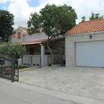 Nyaraló House Niksi