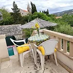 Nyaraló House Niksi Škrip
