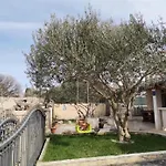 House Niksi Nyaraló