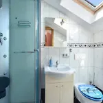 House Niksi Nyaraló Škrip