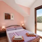Nyaraló House Niksi Škrip