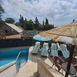 House Niksi Nyaraló *