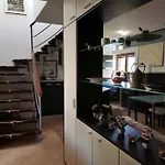 House Niksi Nyaraló Škrip